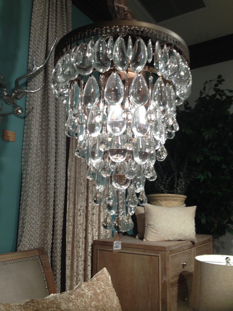 Yes, a very modern chandelier. 