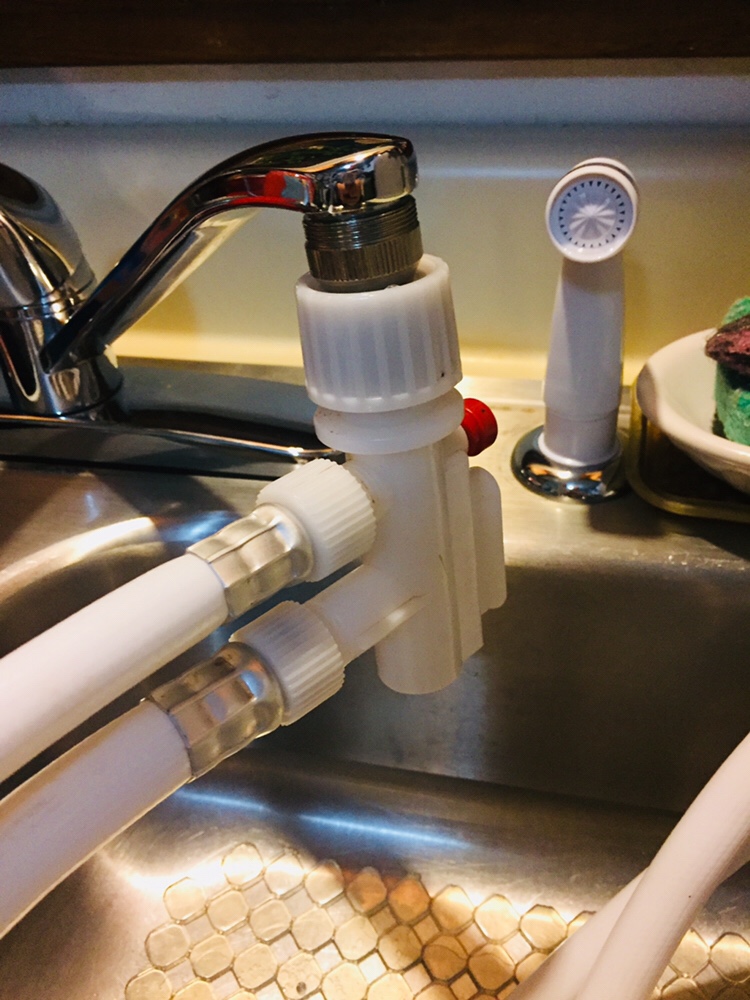 Countertop dishwasher connected