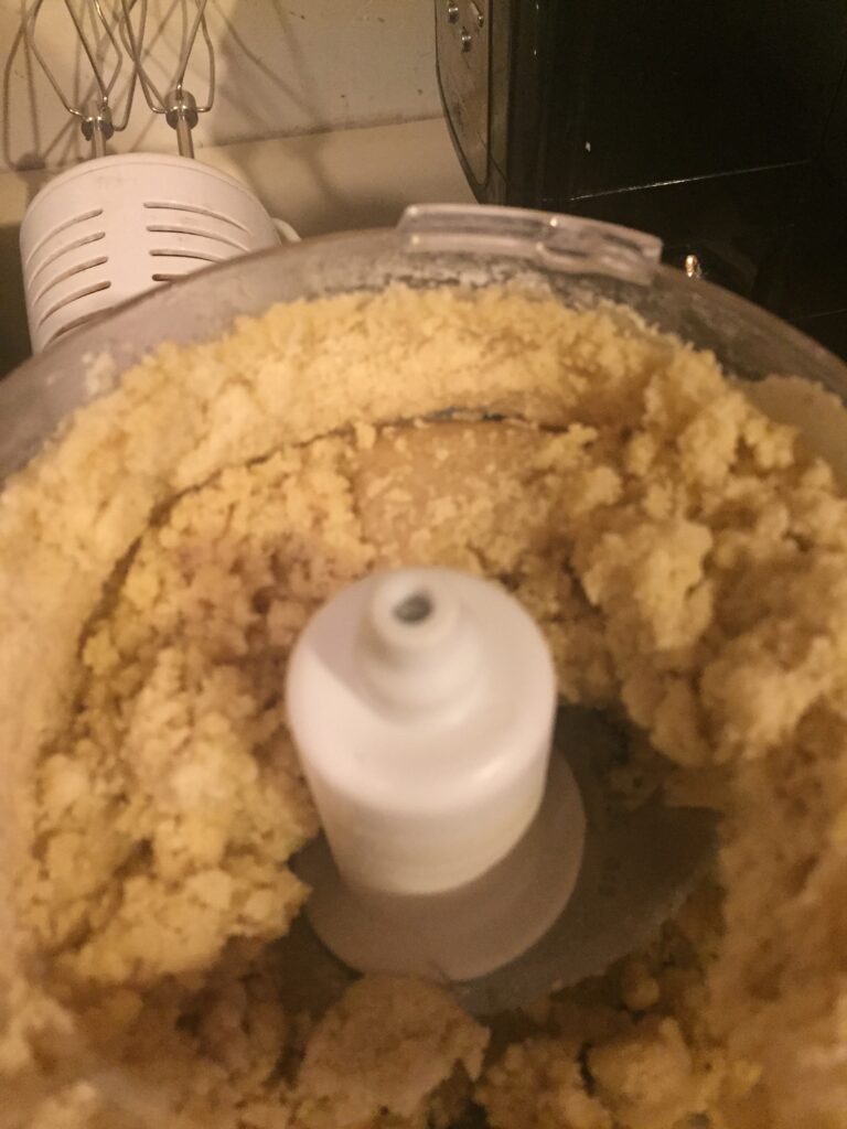 Blended crust for cheesecake