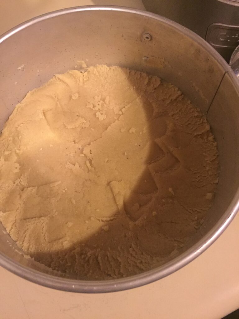 Neat cheesecake crust in pan