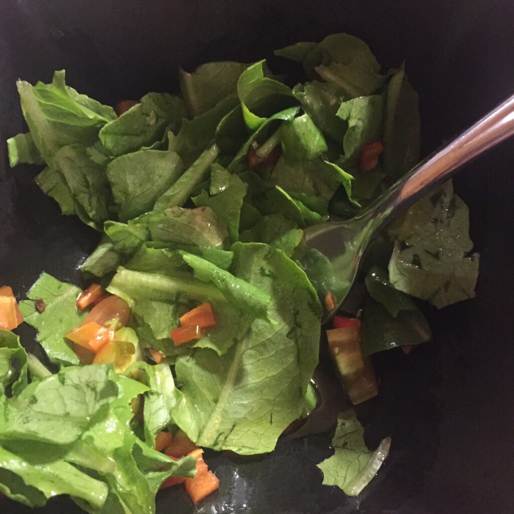 Salad with romaine, sweet peppers and tomoatoes