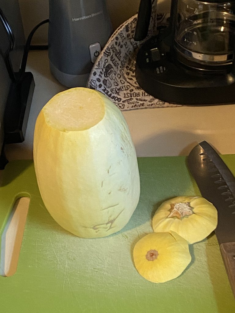 Spaghetti squash with ends cut off an standing on end