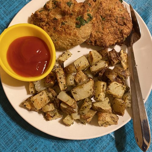 Crab cakes with roasted potatoes and ketchup