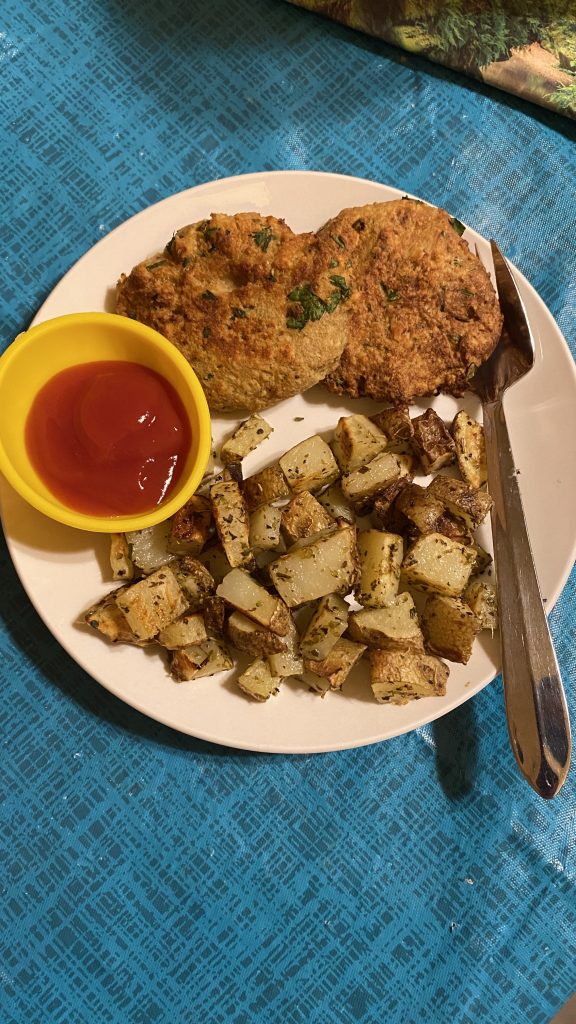 Crab cakes with roasted potatoes and ketchup