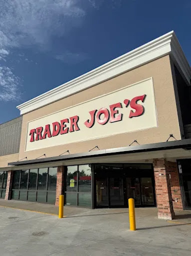 Exterior picture of Trader Joe's in Mandeville